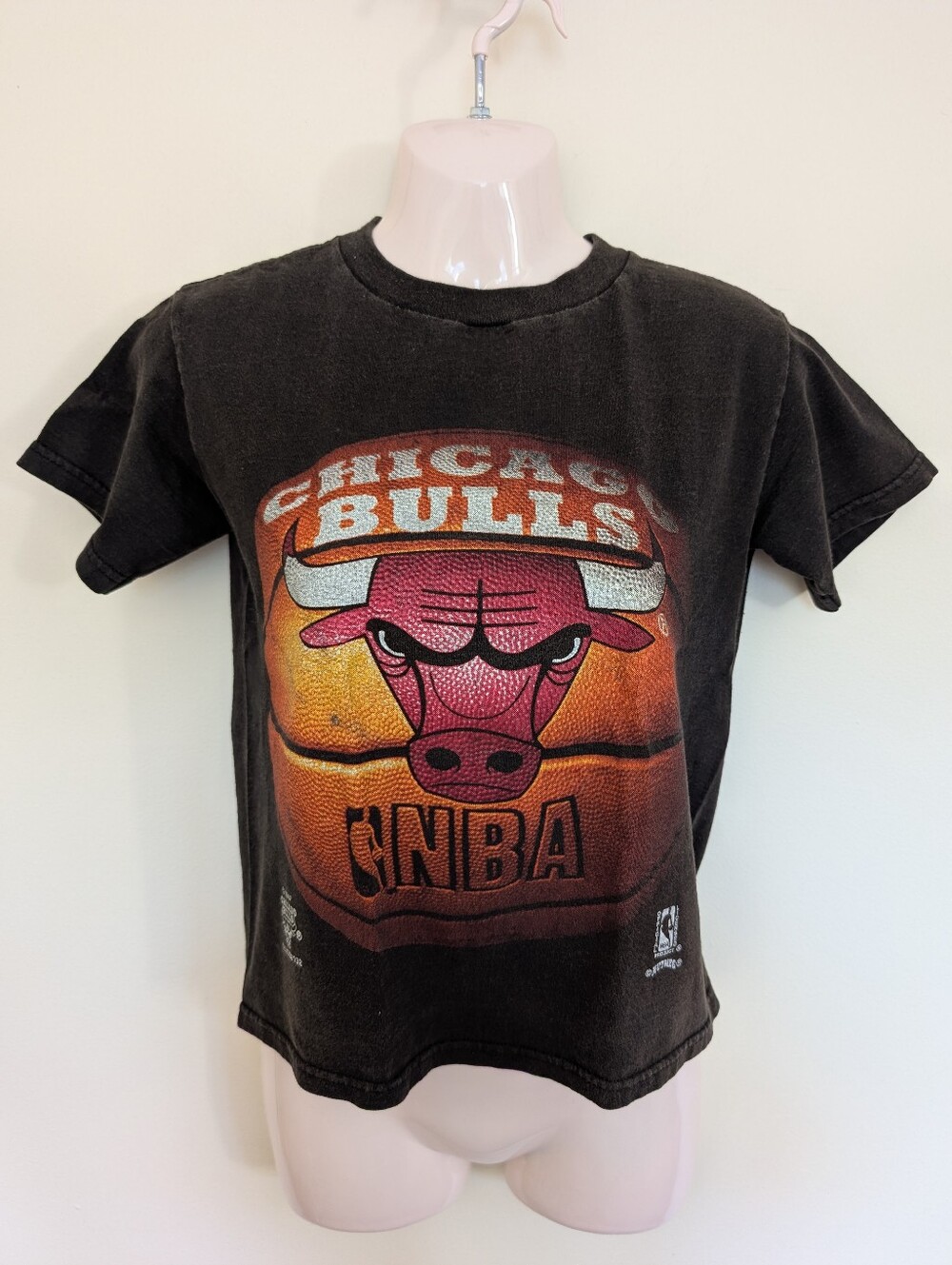 90s Chicago Bulls NBA Nutmeg Mills Bulls Head Basketball Ball T shirt Small
